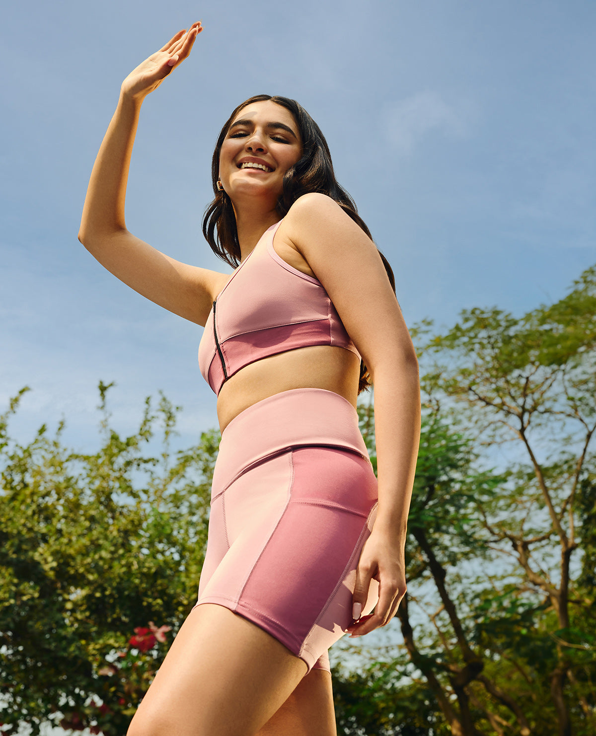 Pink Sports Bra And Shorts Women Sports Gym Shorts With Pockets